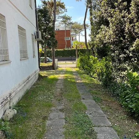 2 Parcheggi Riservati, Giardino Tranquillo E Terrazzo Lejlighed